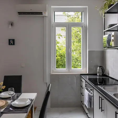 Sun-sea Apartment *