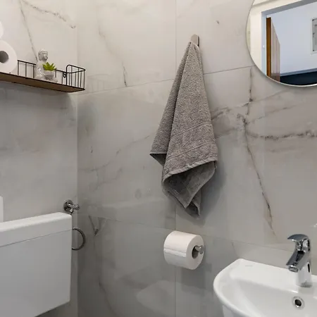 Sun-sea Apartment *